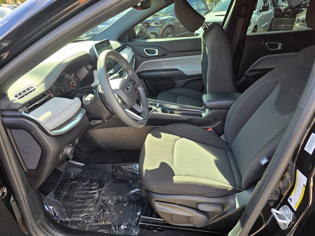 Used 2025 Jeep Compass Sport image 15