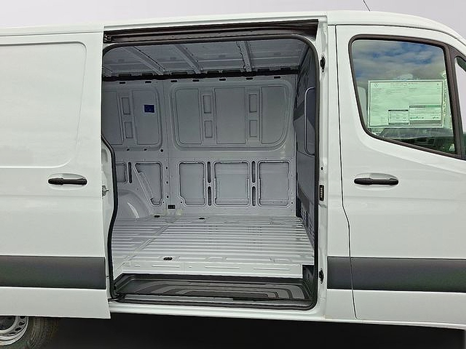 Used 2026 Mercedes-Benz Sprinter 2500 image 9