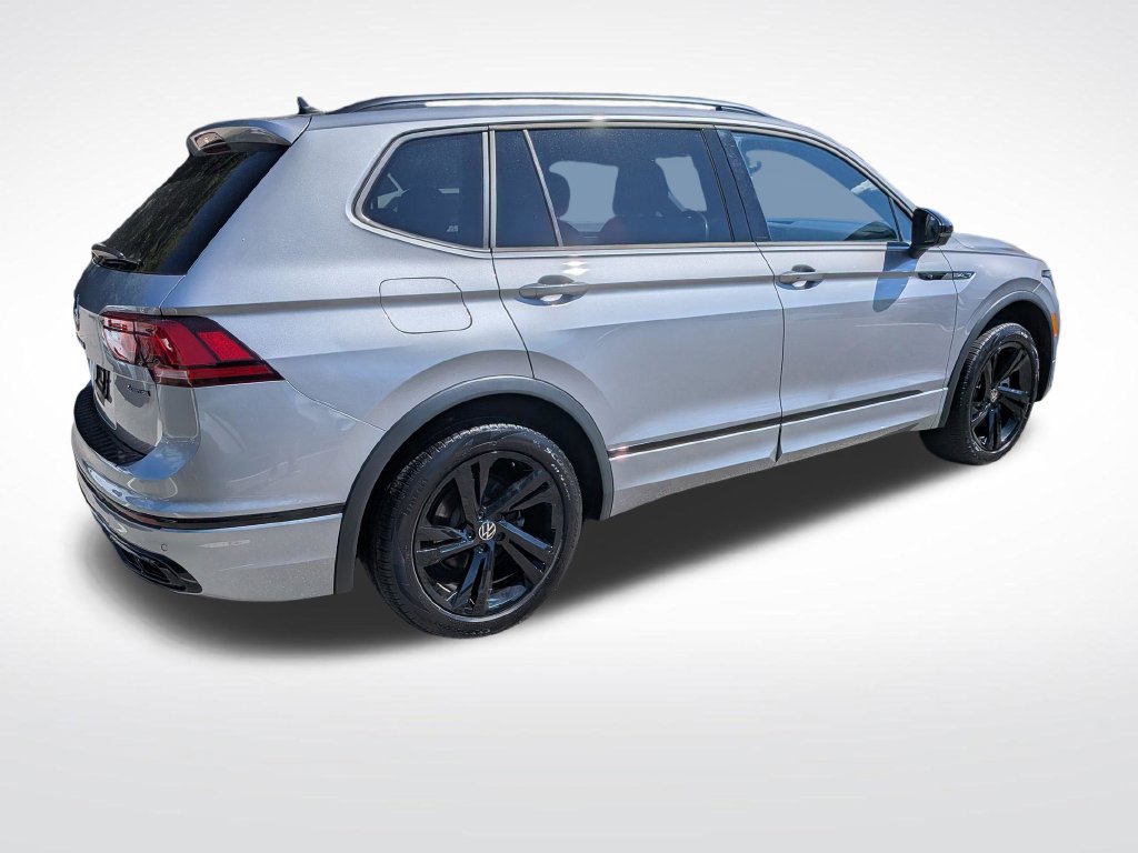 Used 2024 Volkswagen Tiguan SE R-Line AWD/4WD image 3