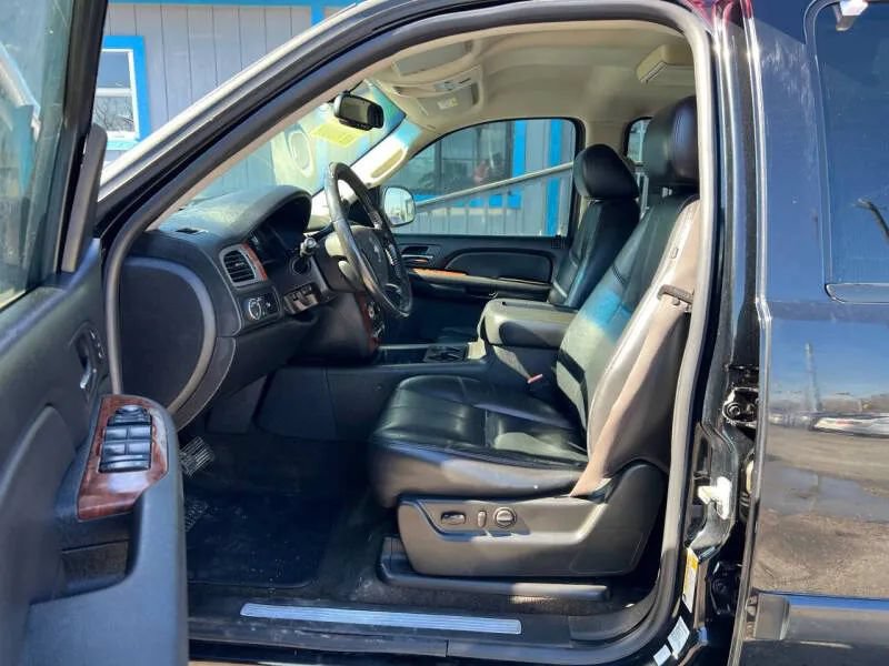 Used 2008 Chevrolet Suburban LT w/ LT Preferred Equipment Group RWD image 10