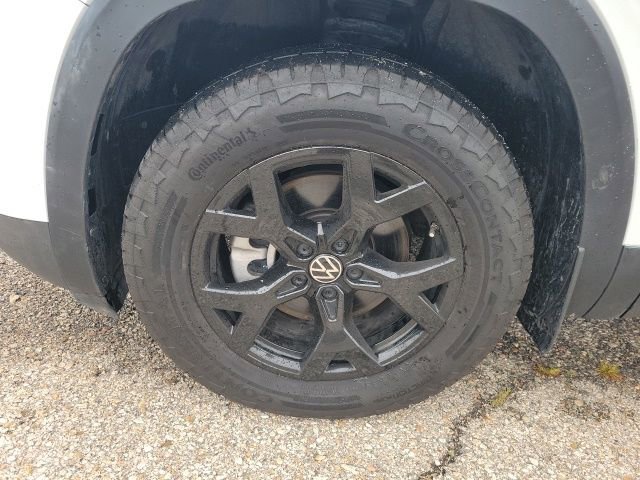 Used 2024 Volkswagen Atlas Peak Edition SE image 28