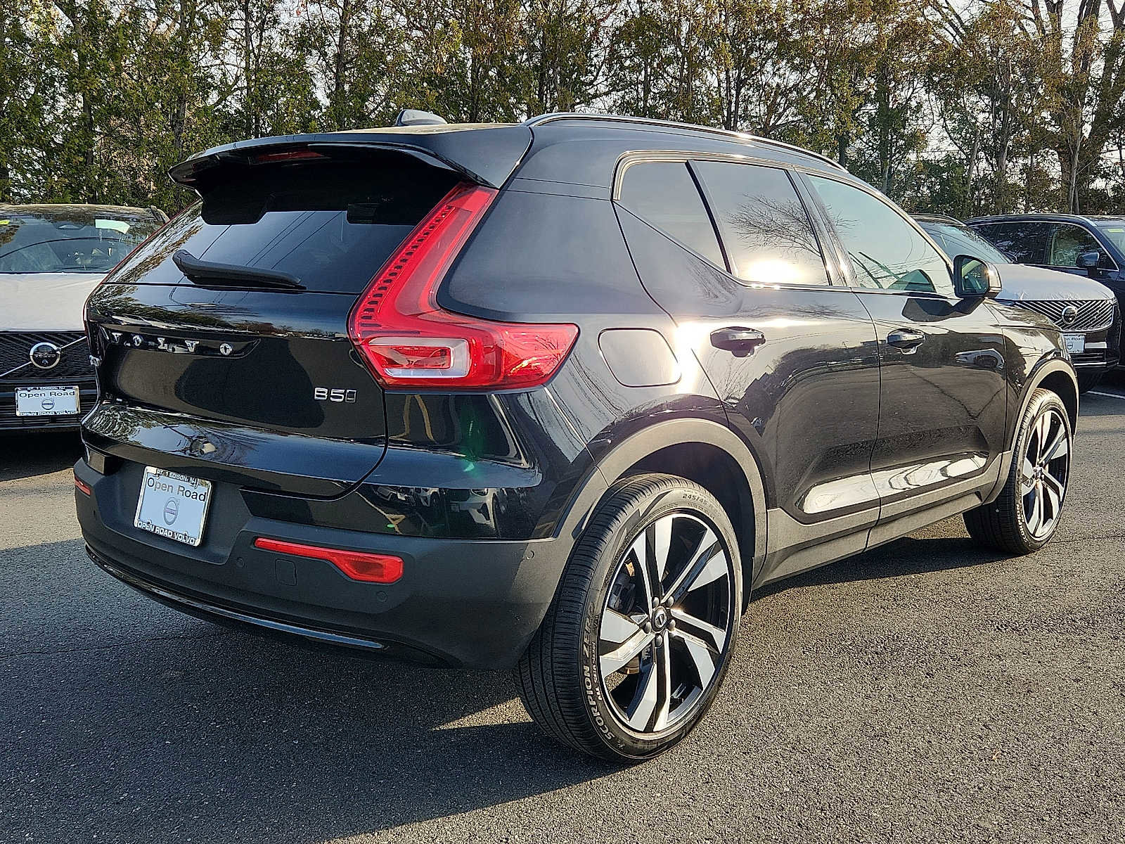 Certified 2023 Volvo XC40 B5 Plus w/ Protection Package Premier image 6