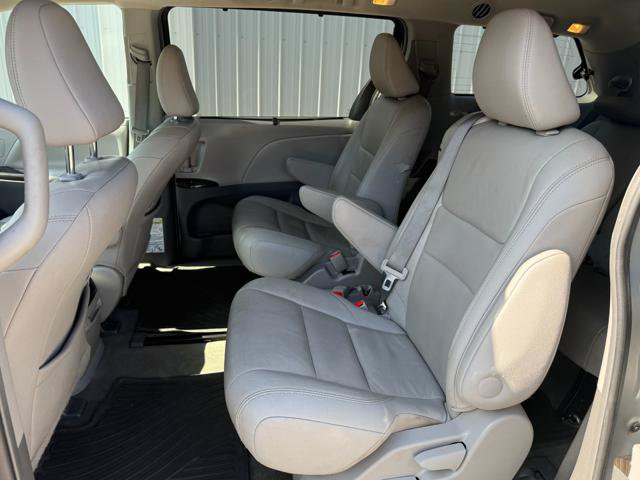 Used 2015 Toyota Sienna XLE FWD image 12