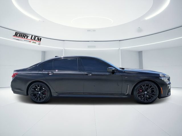 Used 2022 BMW 740i w/ M Sport Package RWD image 2