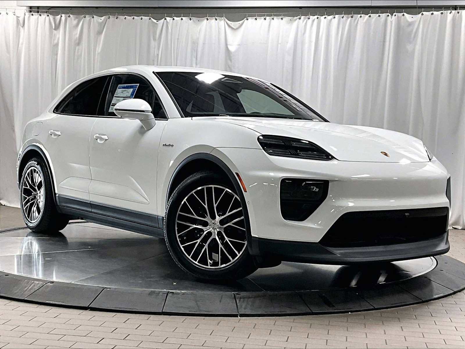 Used 2026 Porsche Macan 4 Electric image 11