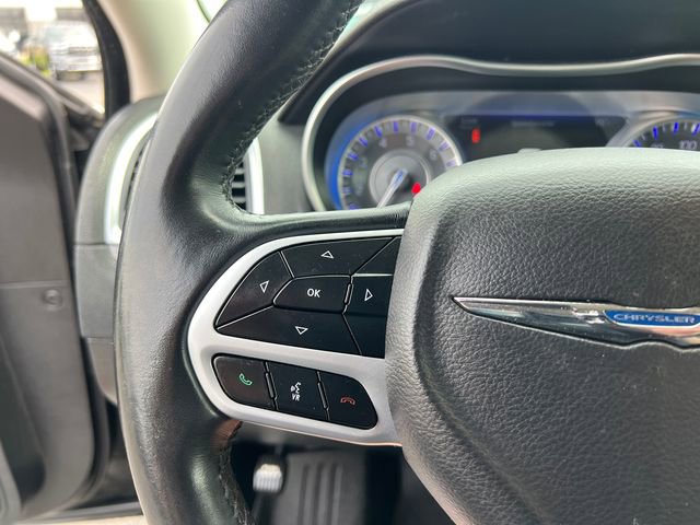 Used 2018 Chrysler 300 Touring w/ Chrome Appearance Package RWD image 17