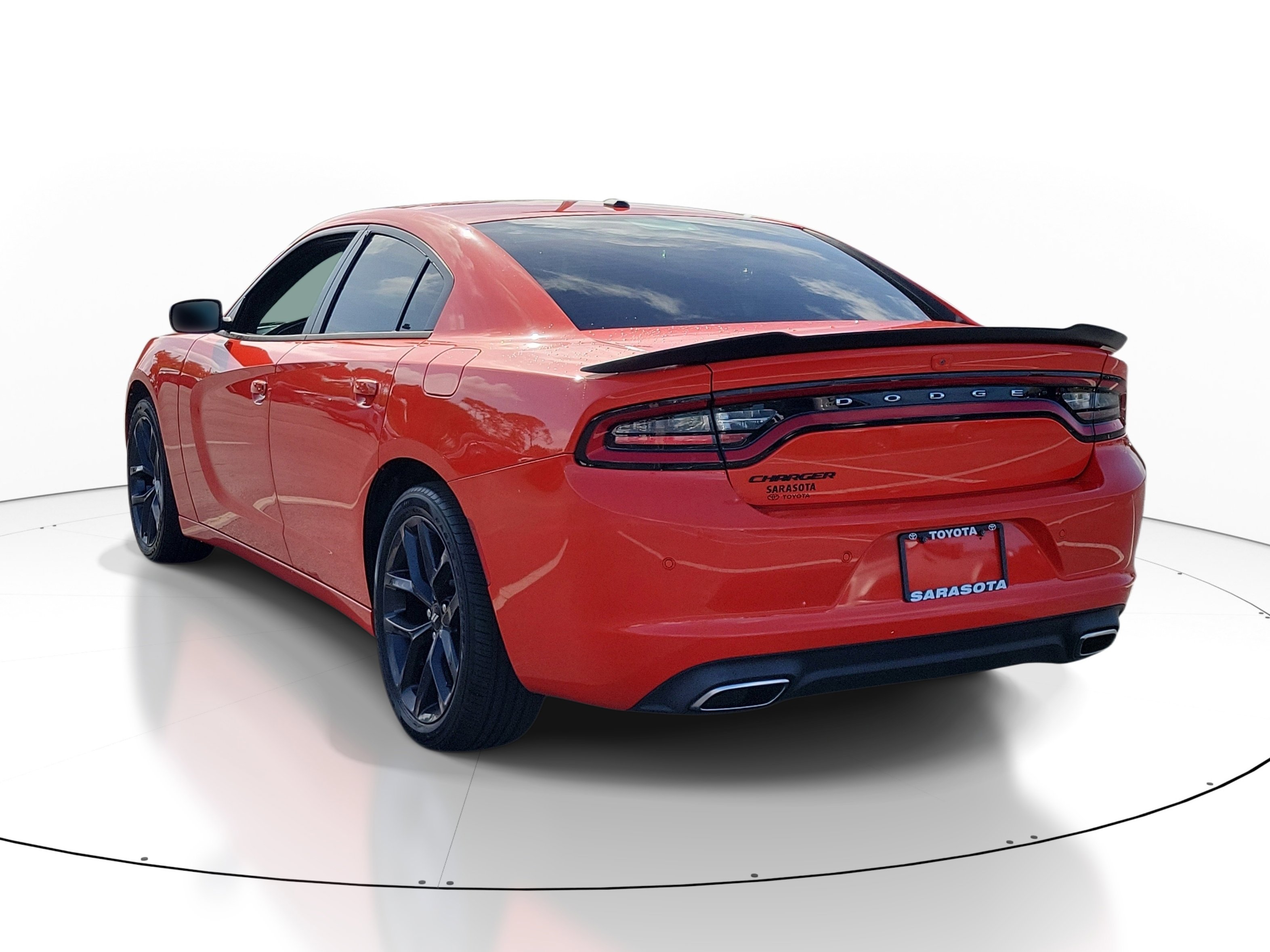 Used 2019 Dodge Charger SXT w/ Blacktop Package RWD image 4
