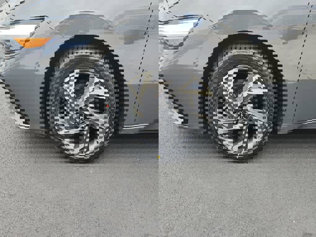 Used 2024 Hyundai Elantra SEL w/ Convenience Package image 12