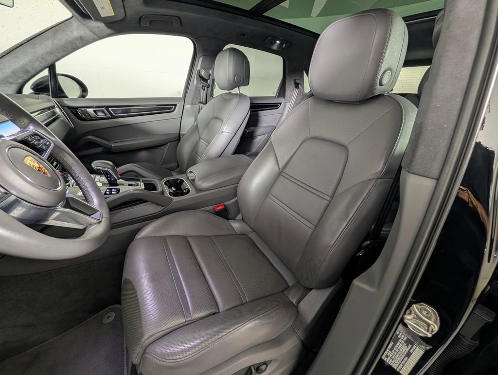 Used 2023 Porsche Cayenne GTS AWD/4WD image 5