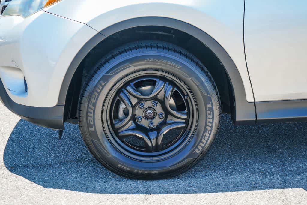Used 2014 Toyota RAV4 LE FWD image 10