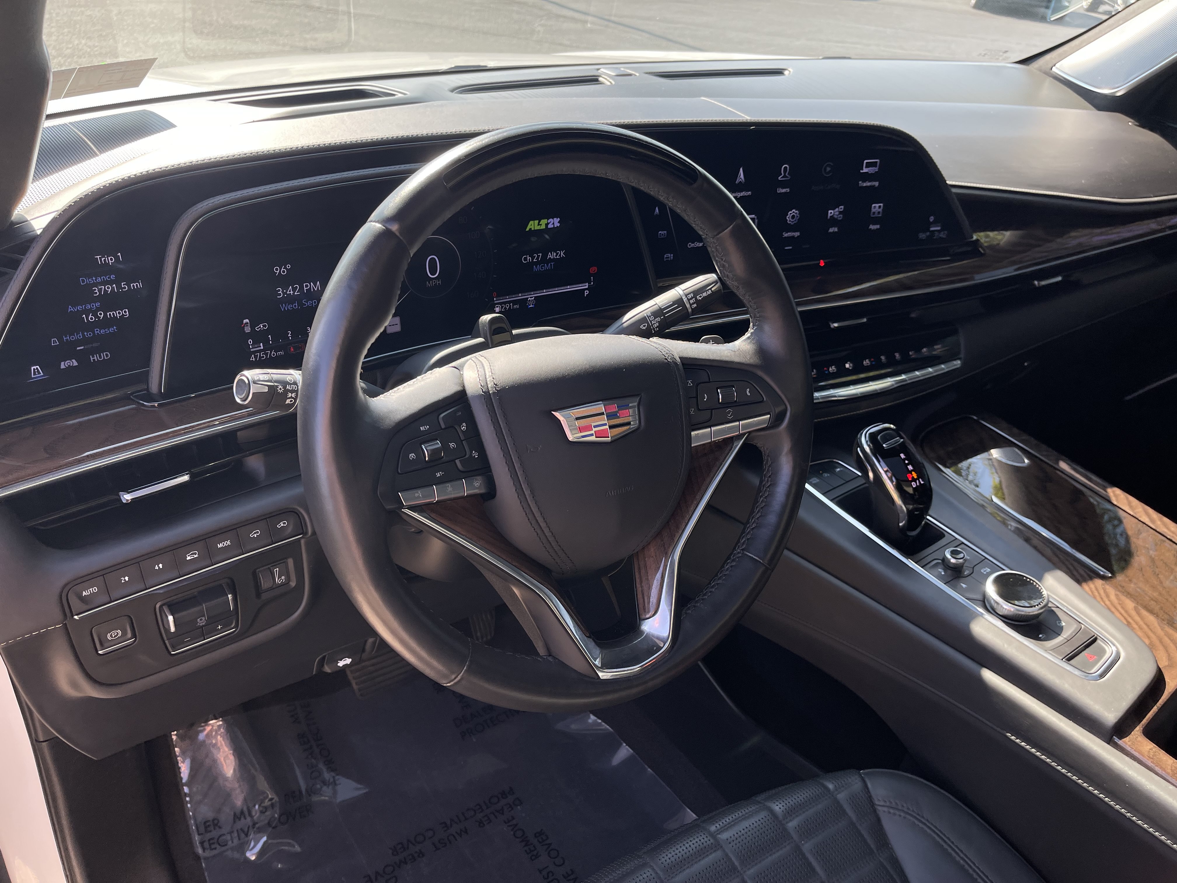Used 2023 Cadillac Escalade Premium Luxury Platinum AWD/4WD image 18