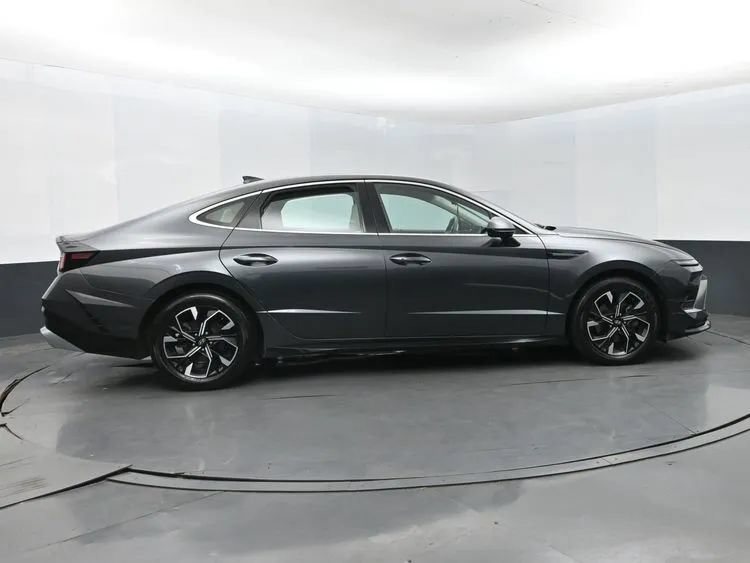 Used 2025 Hyundai Sonata SEL FWD image 4