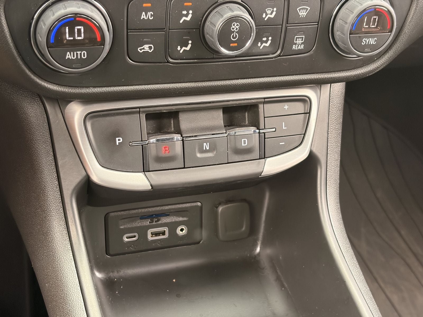 Used 2023 GMC Terrain SLT FWD image 33