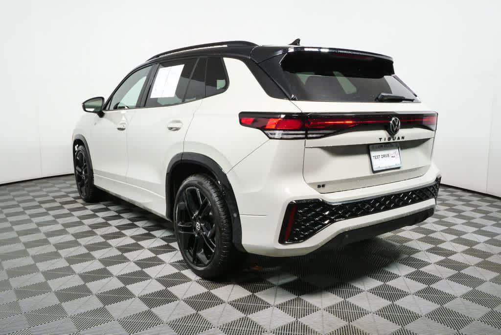 Certified 2025 Volkswagen Tiguan SE R-Line FWD image 29