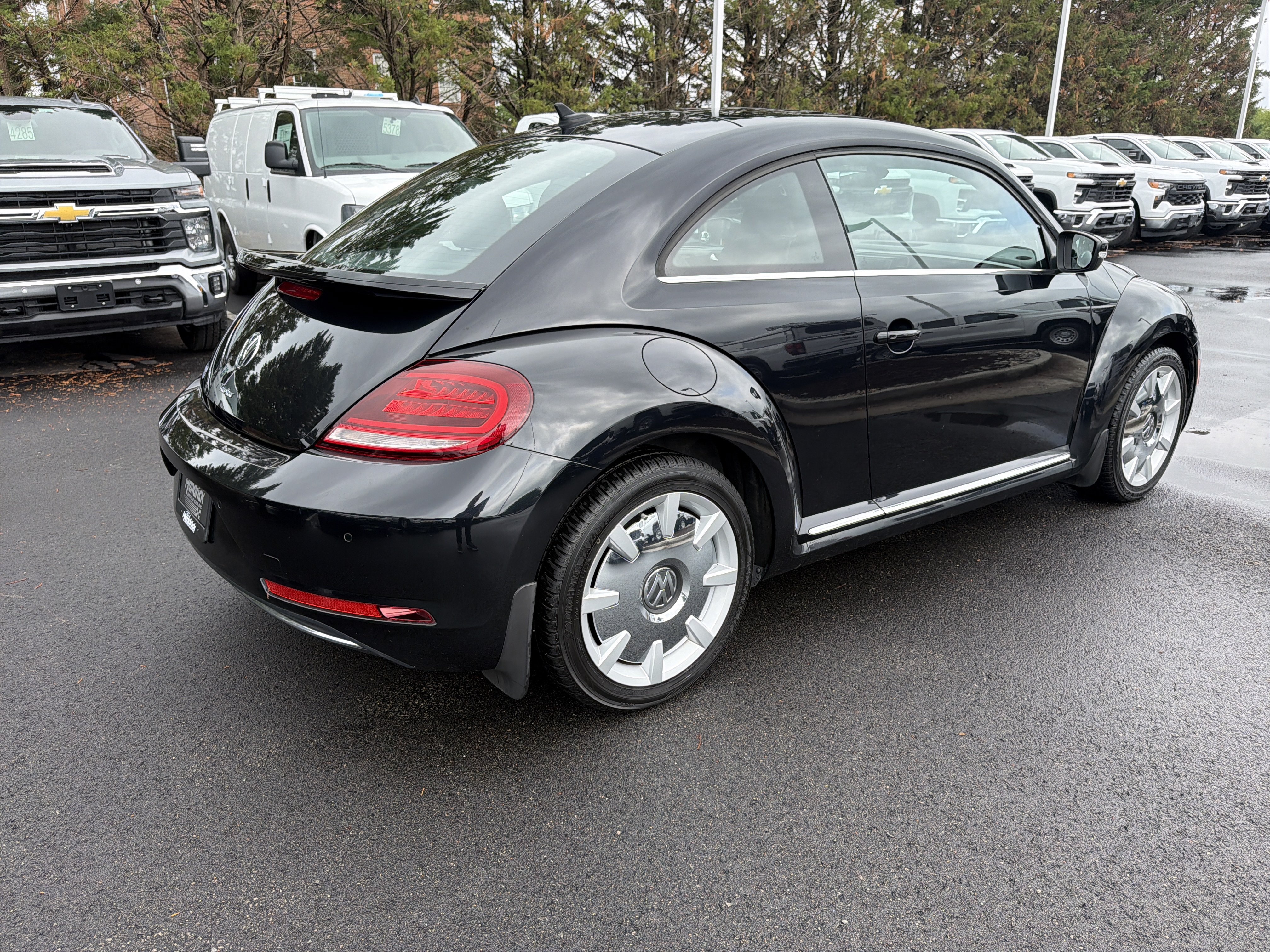 Used 2019 Volkswagen Beetle 2.0T SE w/ SE Premium Package FWD image 10