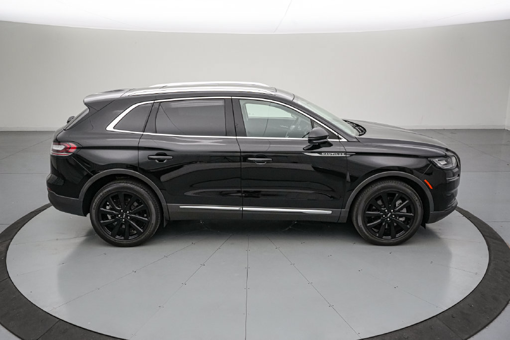 Used 2023 Lincoln Nautilus Reserve w/ Monochromatic Package AWD/4WD image 3