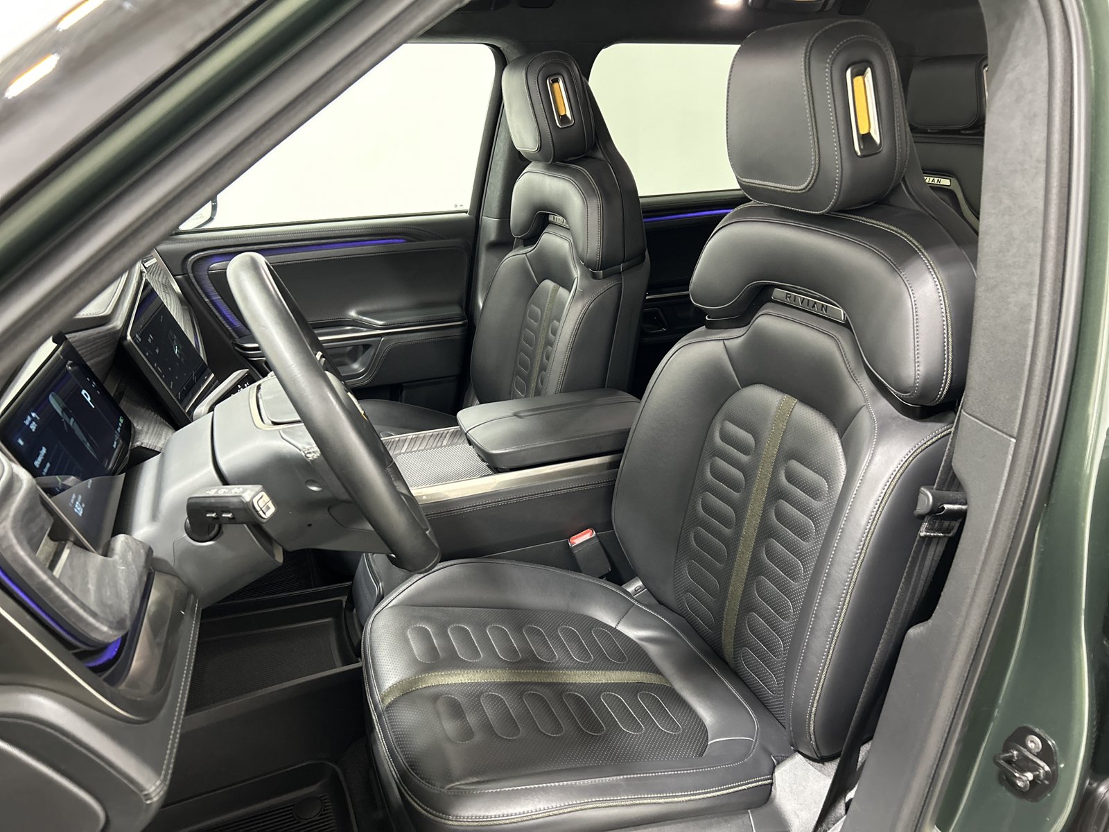 Used 2024 Rivian R1S Adventure AWD/4WD image 20