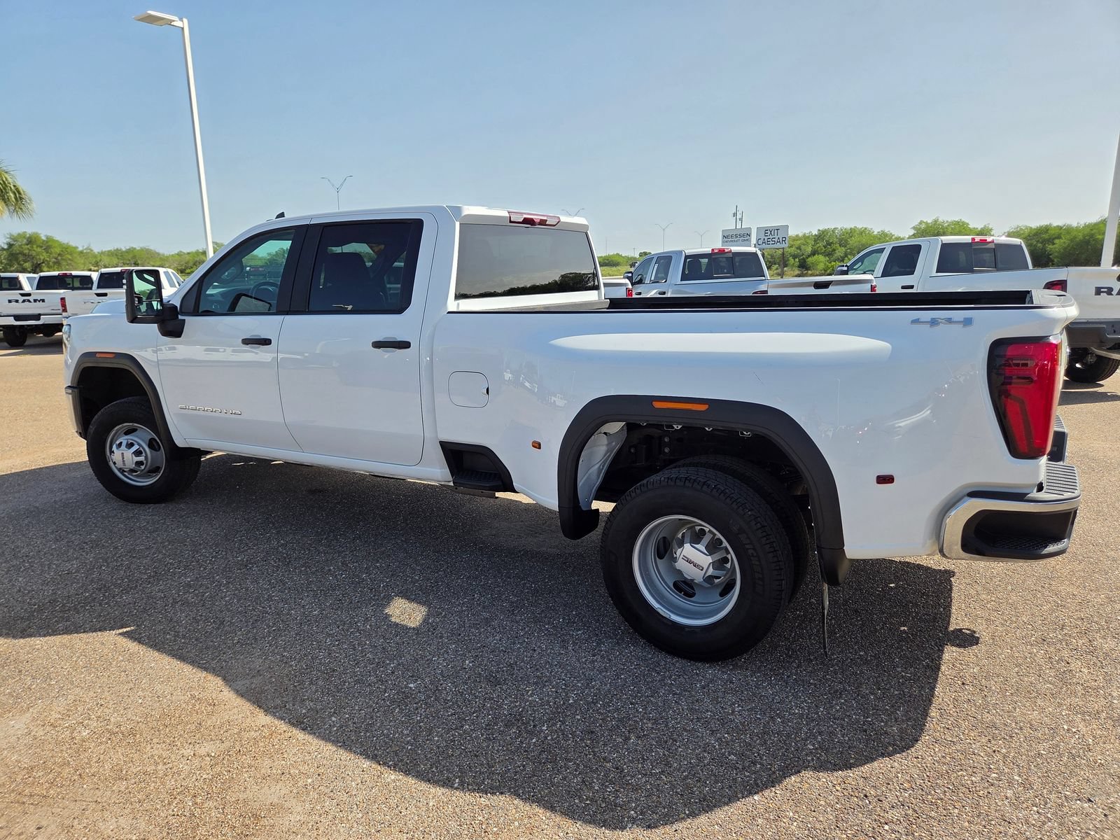Used 2024 GMC Sierra 3500 Pro AWD/4WD image 7