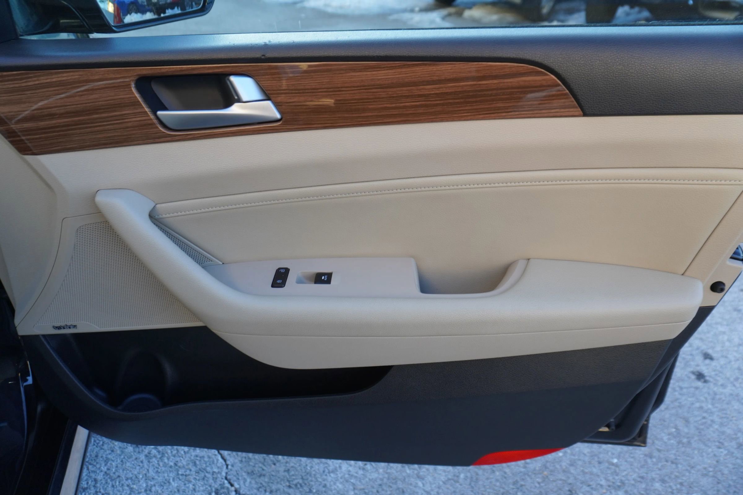 Used 2015 Hyundai Sonata Limited w/ Option Group 05 image 15