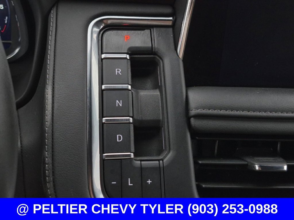 Used 2024 Chevrolet Suburban LT w/ Luxury Package RWD image 25