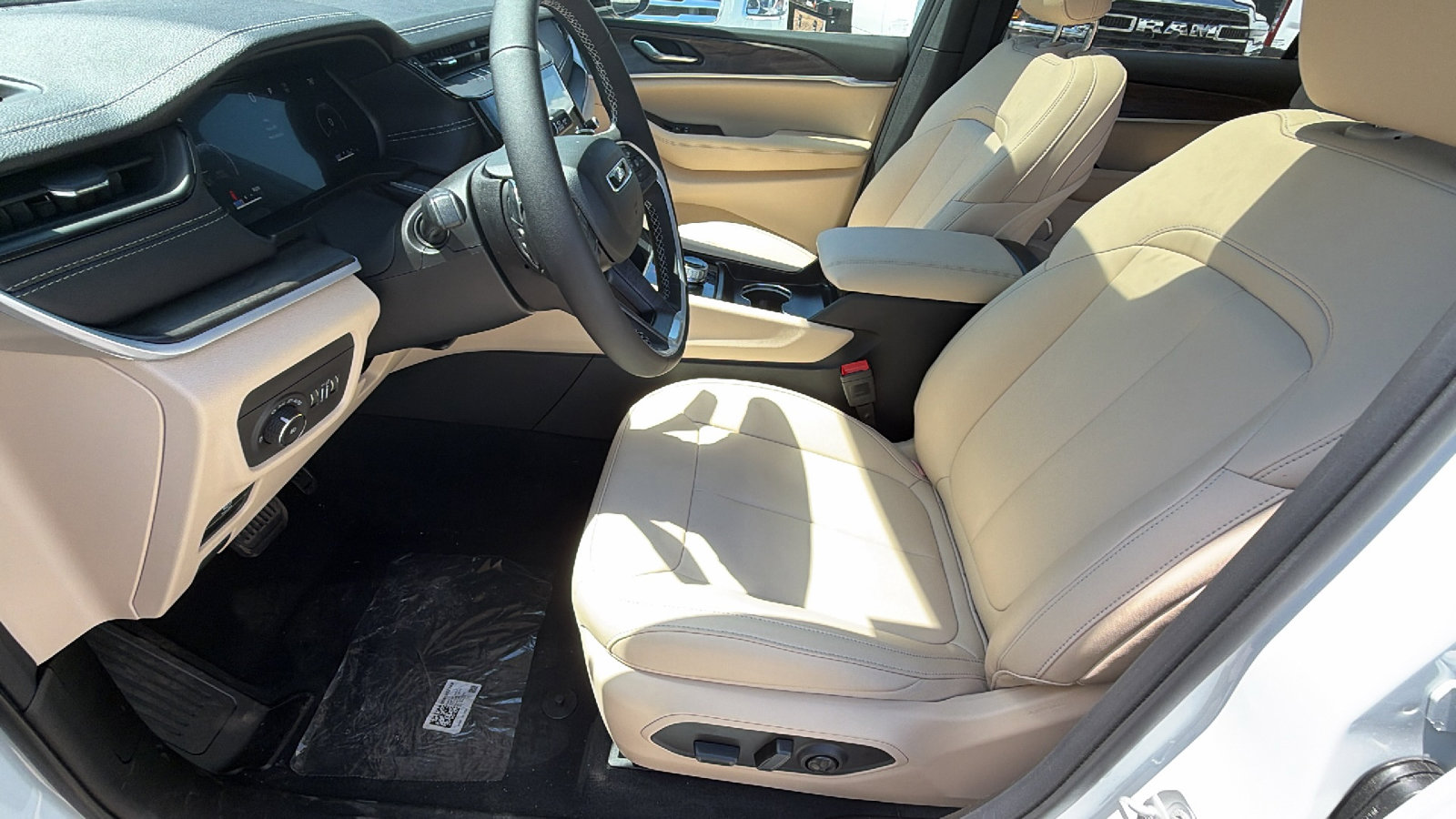 New 2026 Jeep Grand Cherokee L Limited AWD/4WD image 16