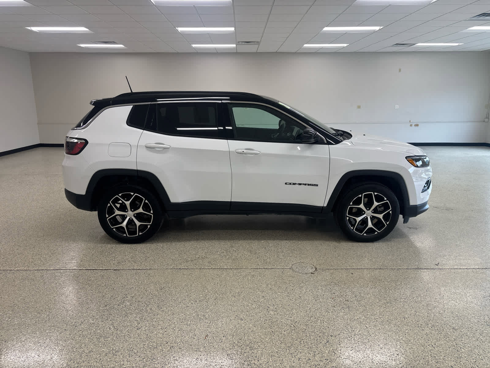 Used 2024 Jeep Compass Limited image 6