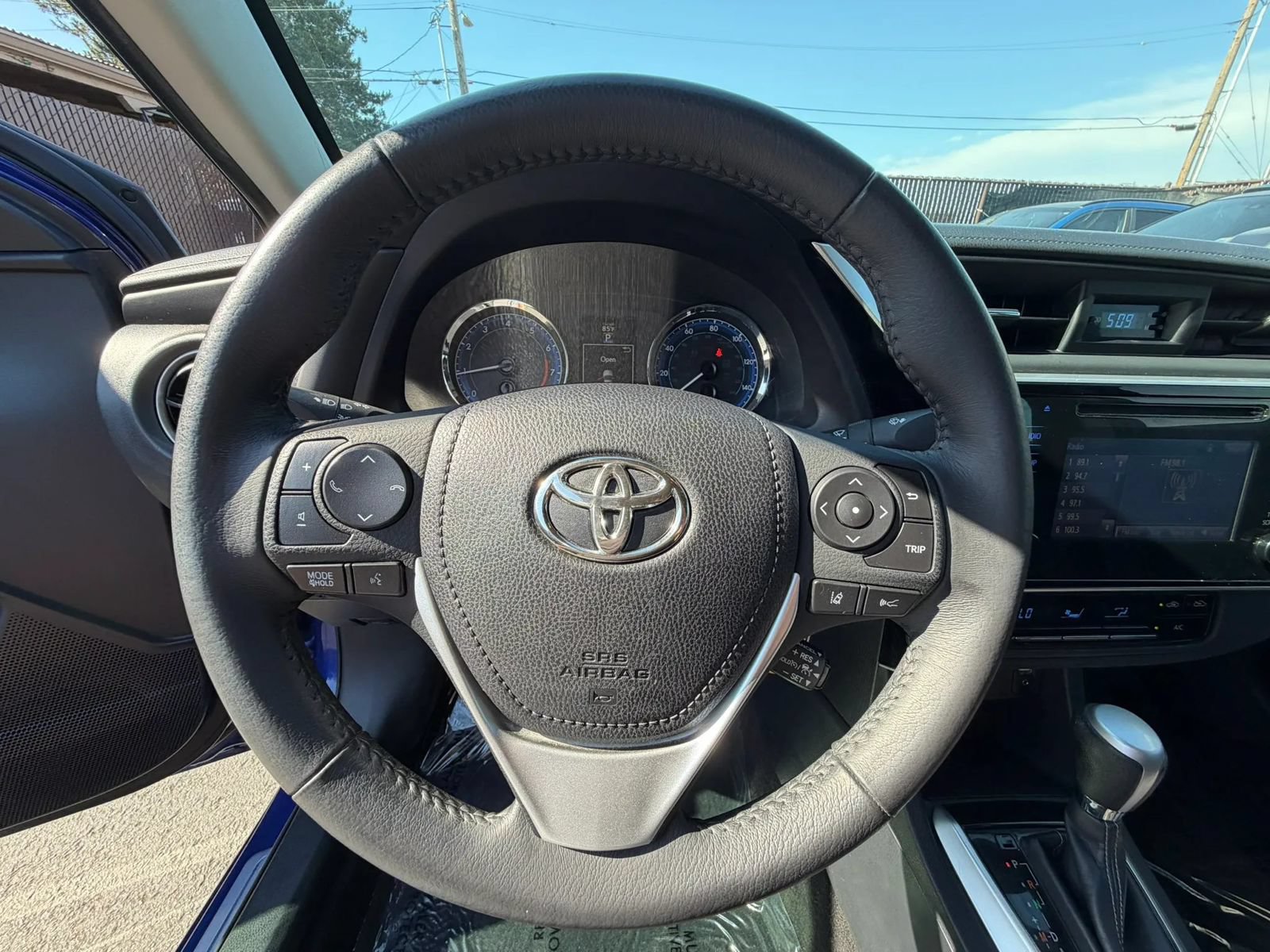 Used 2017 Toyota Corolla SE w/ Body Protection Package FWD image 19