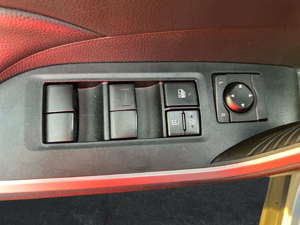Used 2019 Toyota RAV4 LE FWD image 12