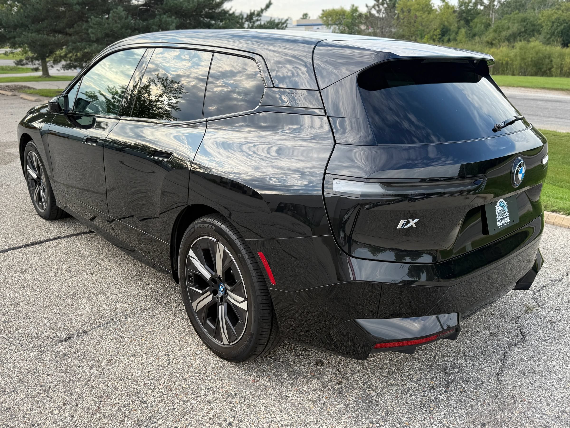 Used 2024 BMW iX xDrive50 w/ Premium Package AWD/4WD image 3