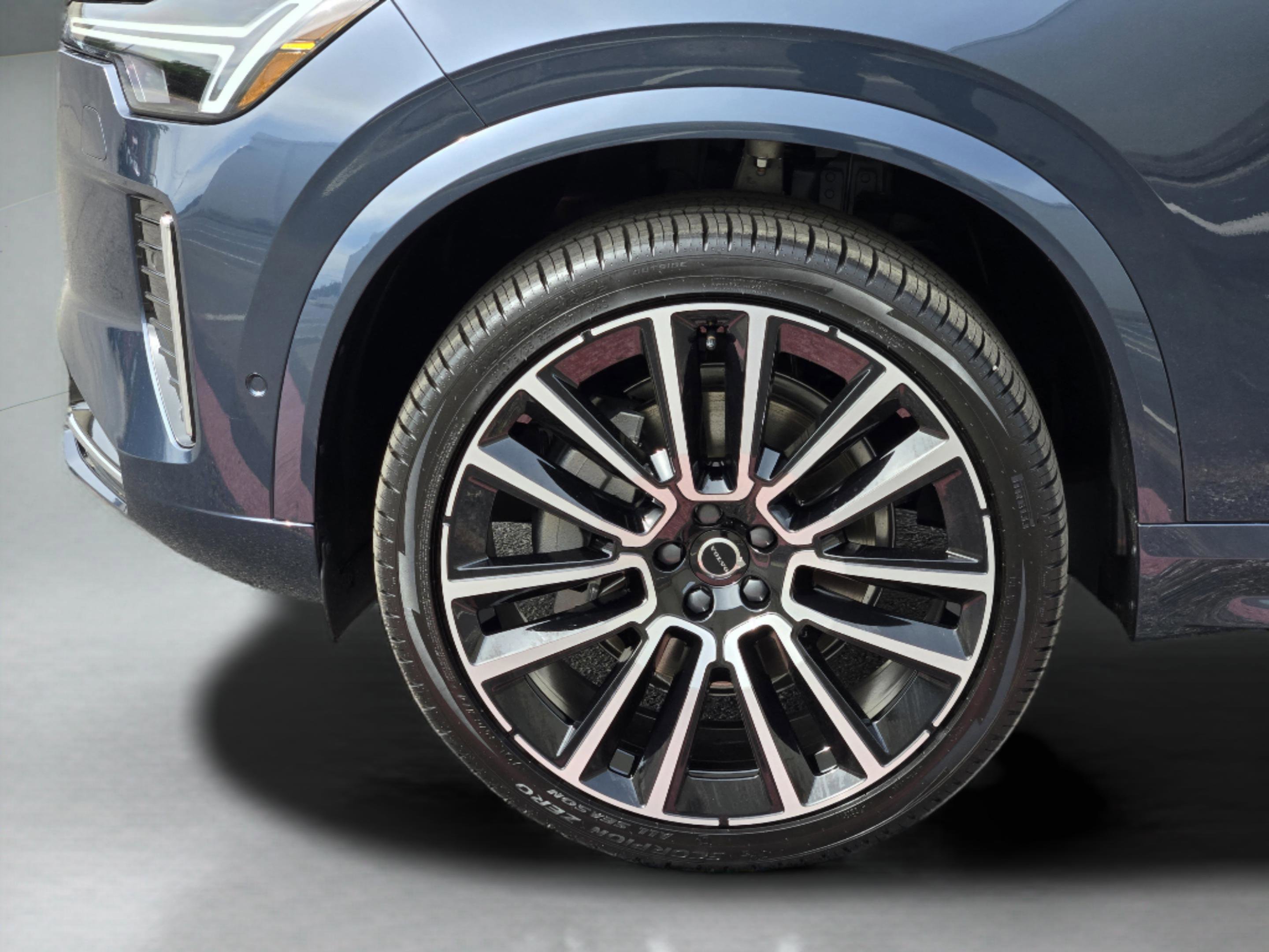 New 2026 Volvo XC90 B6 Plus w/ Protection Package Premier image 30