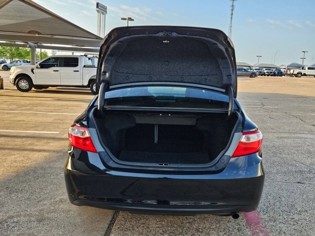 Used 2016 Toyota Camry LE image 6