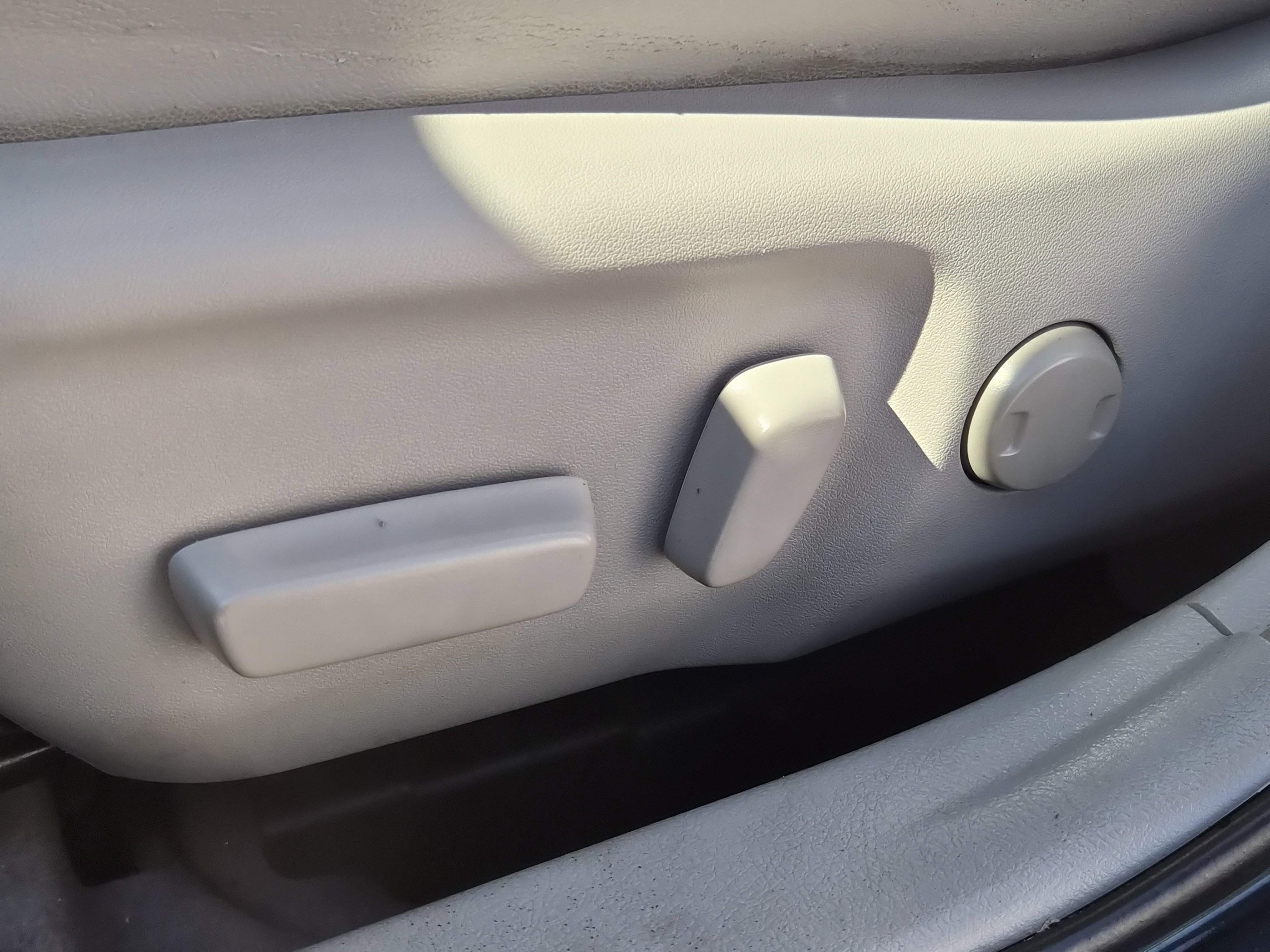 Used 2016 Toyota Camry XLE w/ Moonroof Package image 22