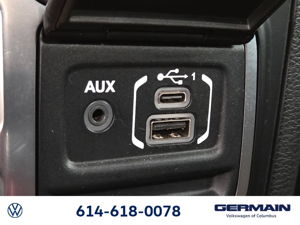 Used 2023 Jeep Gladiator Rubicon w/ Cold Weather Group AWD/4WD image 37