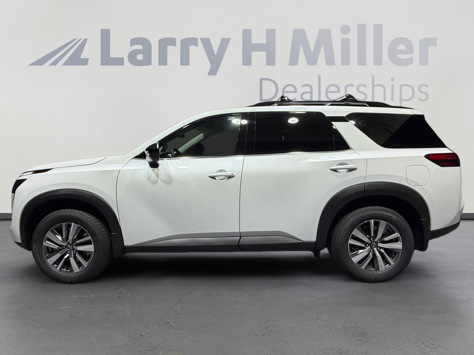 New 2026 Nissan Pathfinder SL image 2