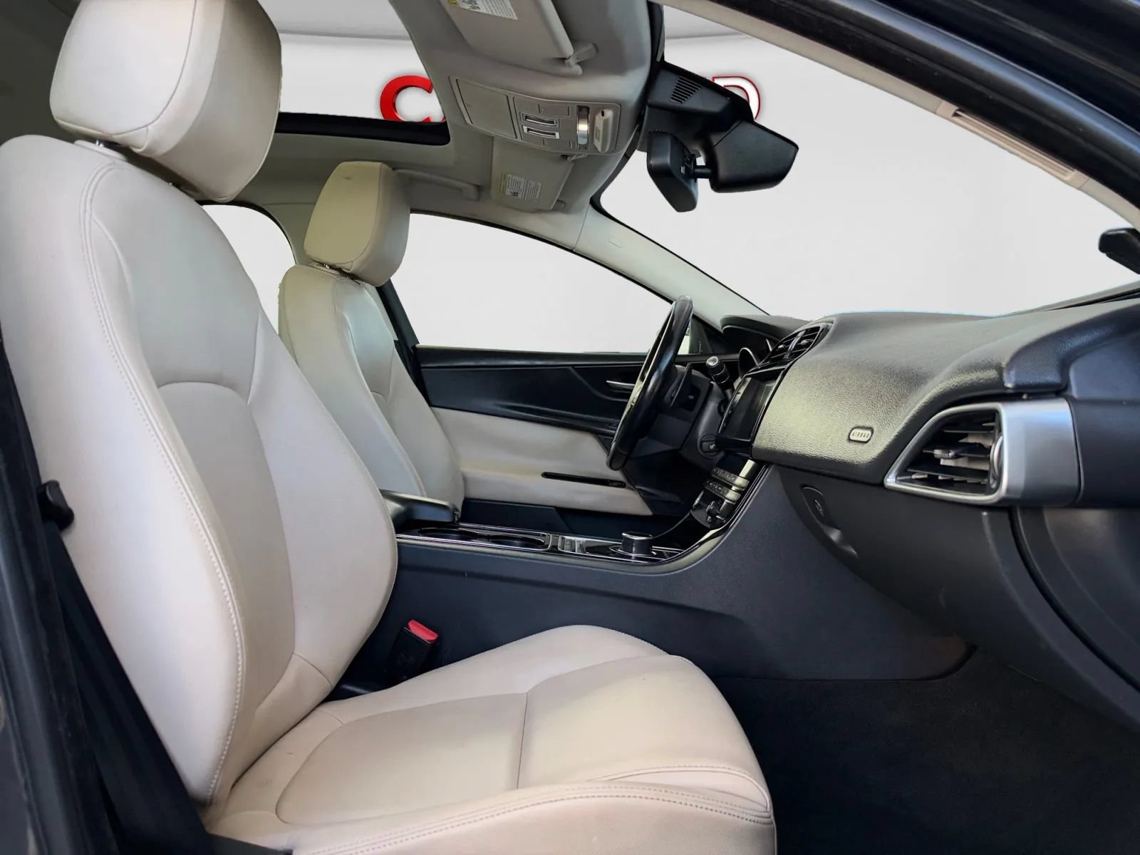 Used 2017 Jaguar XE RWD image 25