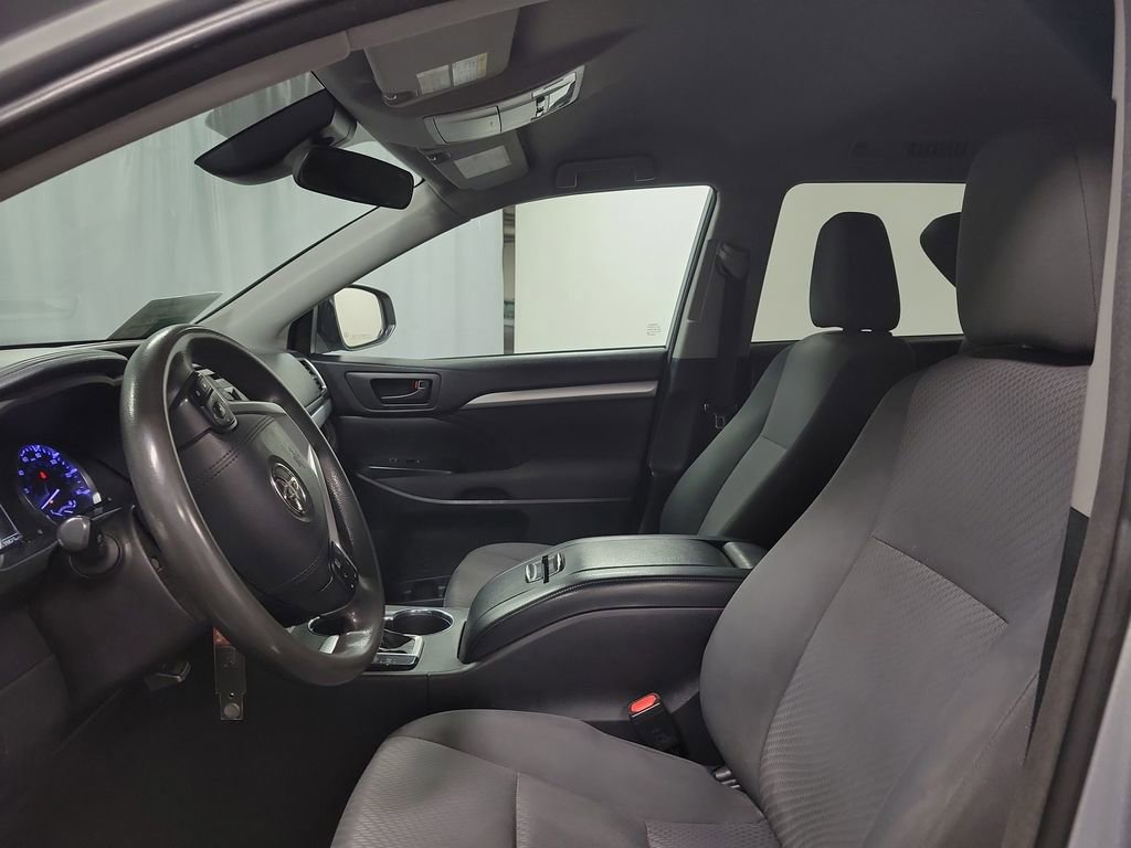 Used 2018 Toyota Highlander LE image 12