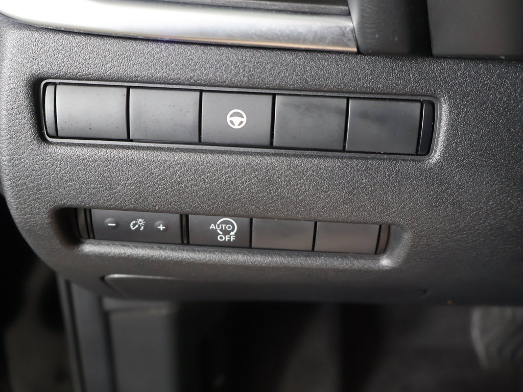 Used 2023 Nissan Rogue SV AWD/4WD image 31
