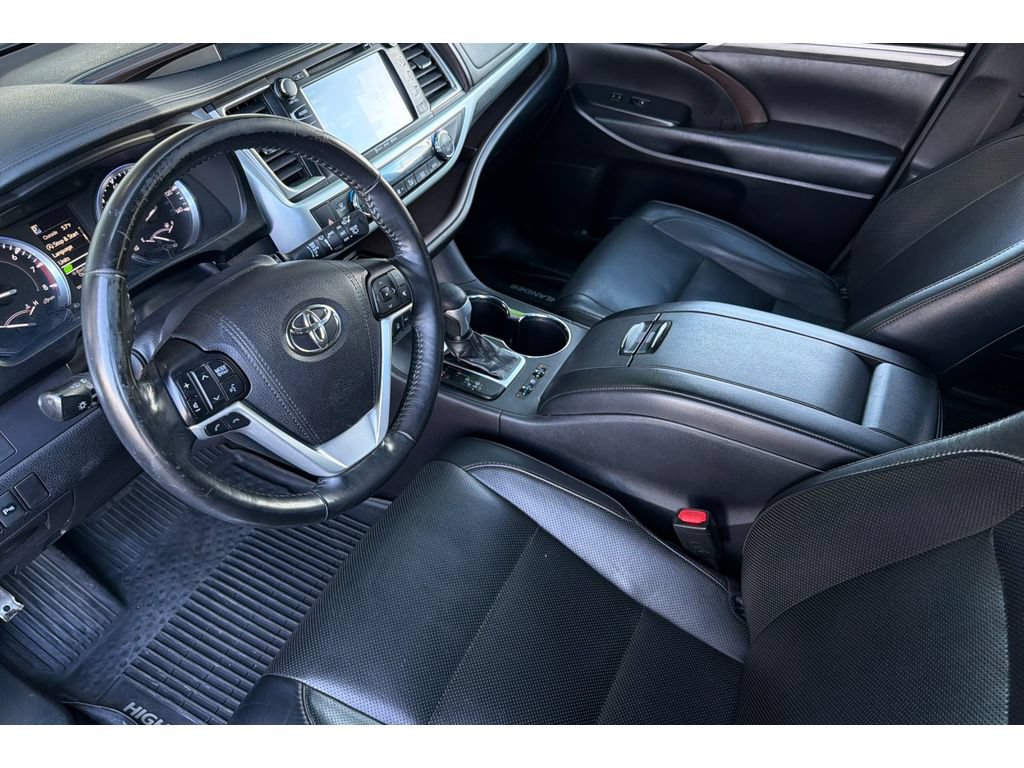 Used 2018 Toyota Highlander Limited Platinum AWD/4WD image 10