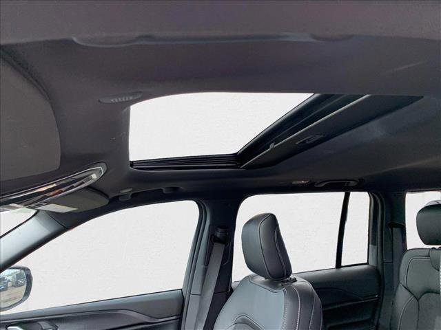 New 2025 Jeep Grand Cherokee Altitude image 18