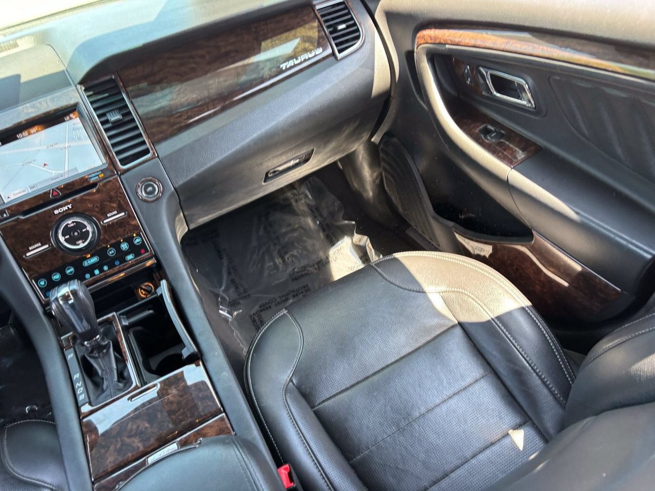 Used 2019 Ford Taurus Limited FWD image 14