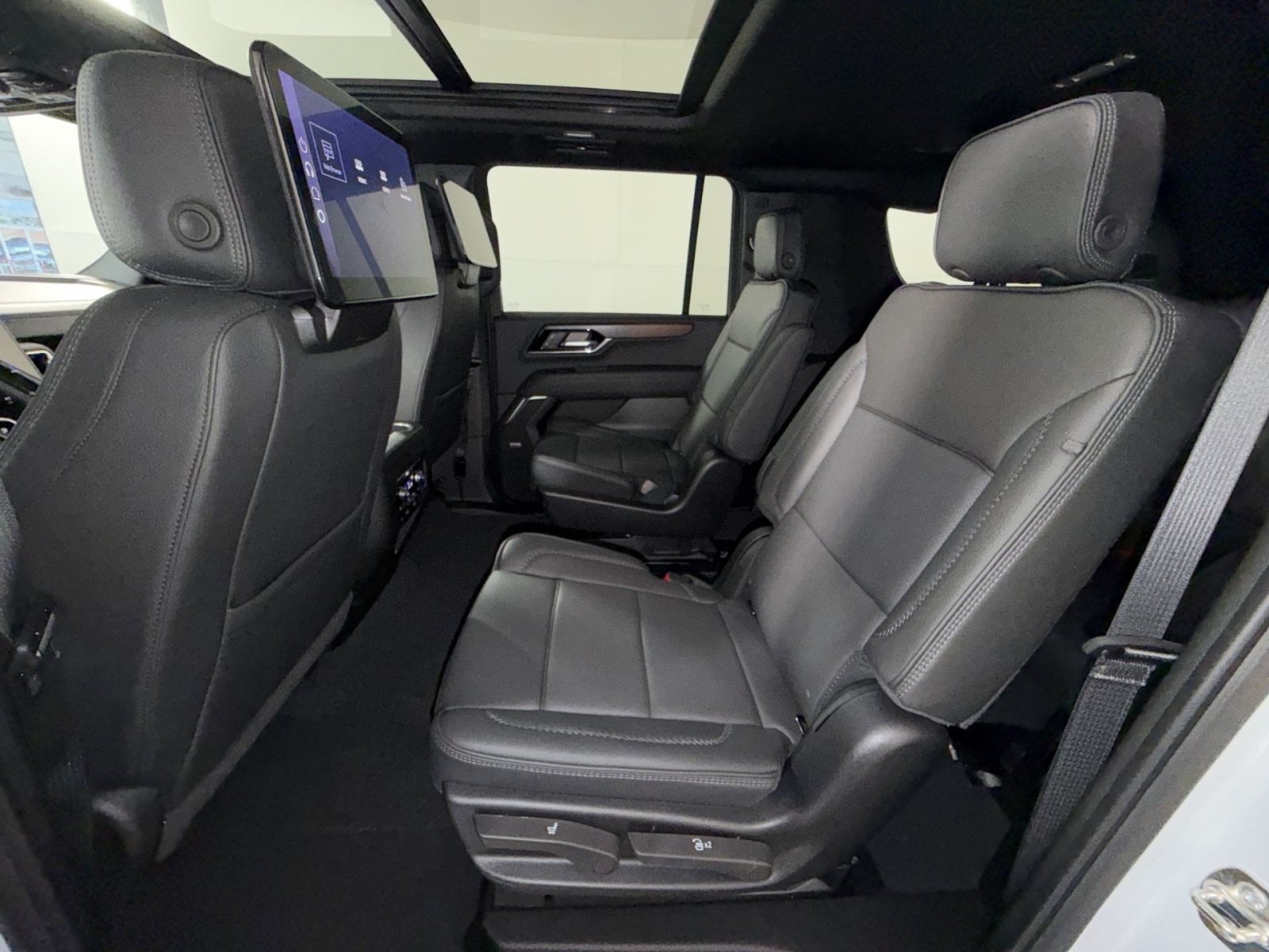 New 2026 GMC Yukon XL Denali w/ Denali Reserve Package AWD/4WD image 24