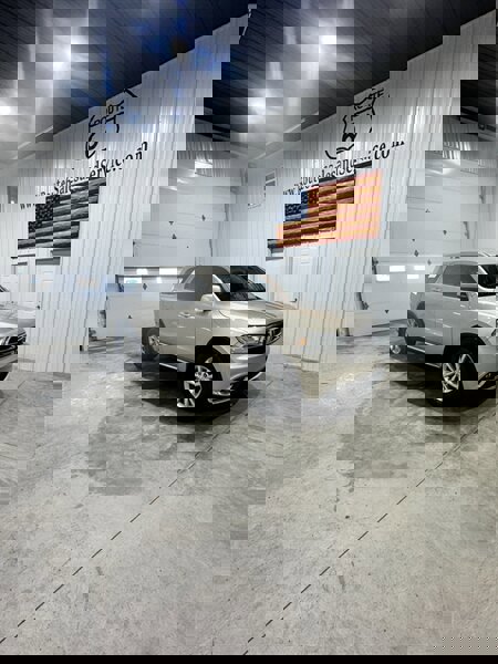 Used 2014 Dodge Durango SXT image 1