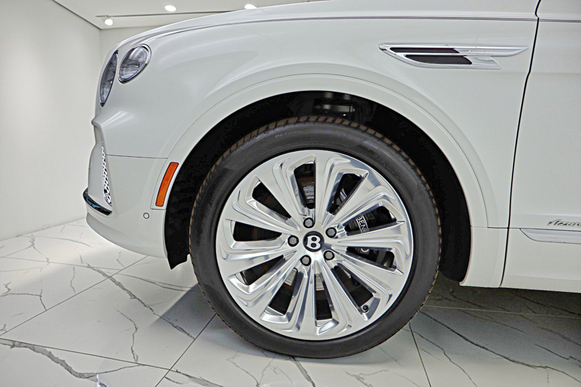 Used 2024 Bentley Bentayga image 57