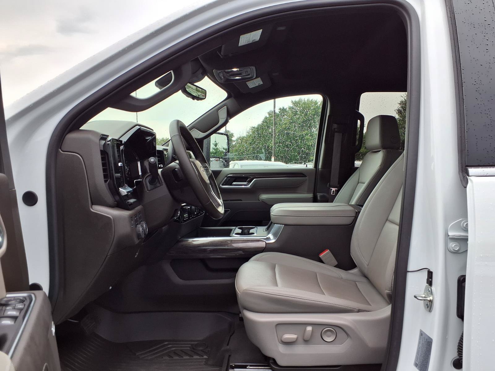 Used 2025 Chevrolet Silverado 2500 LTZ w/ LTZ Plus Package AWD/4WD image 26