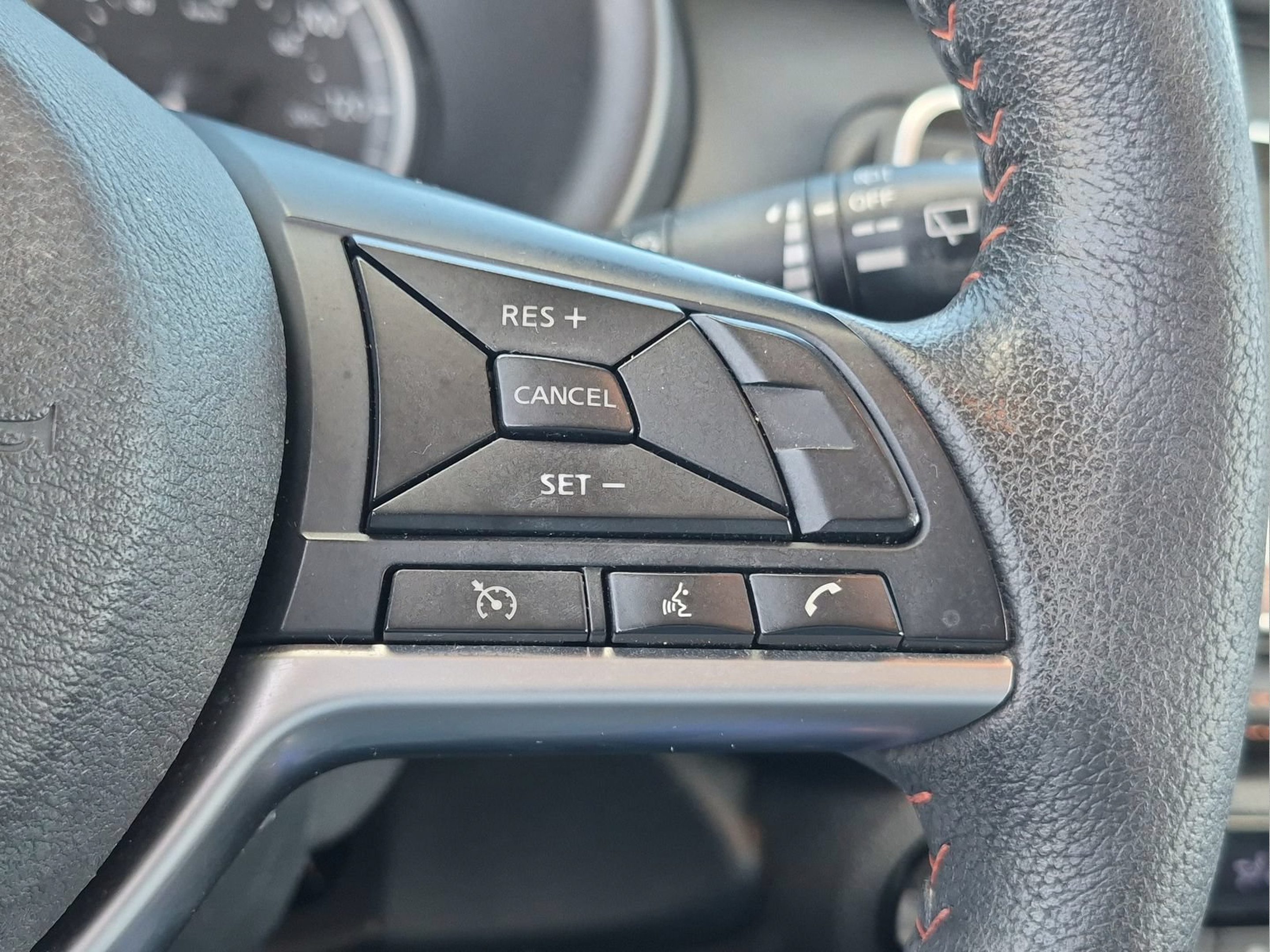 Used 2019 Nissan Kicks SR FWD image 10