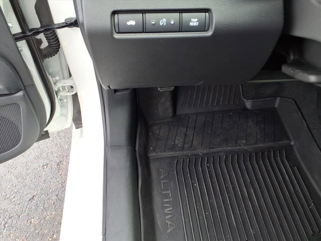 Used 2025 Nissan Altima 2.5 S image 10