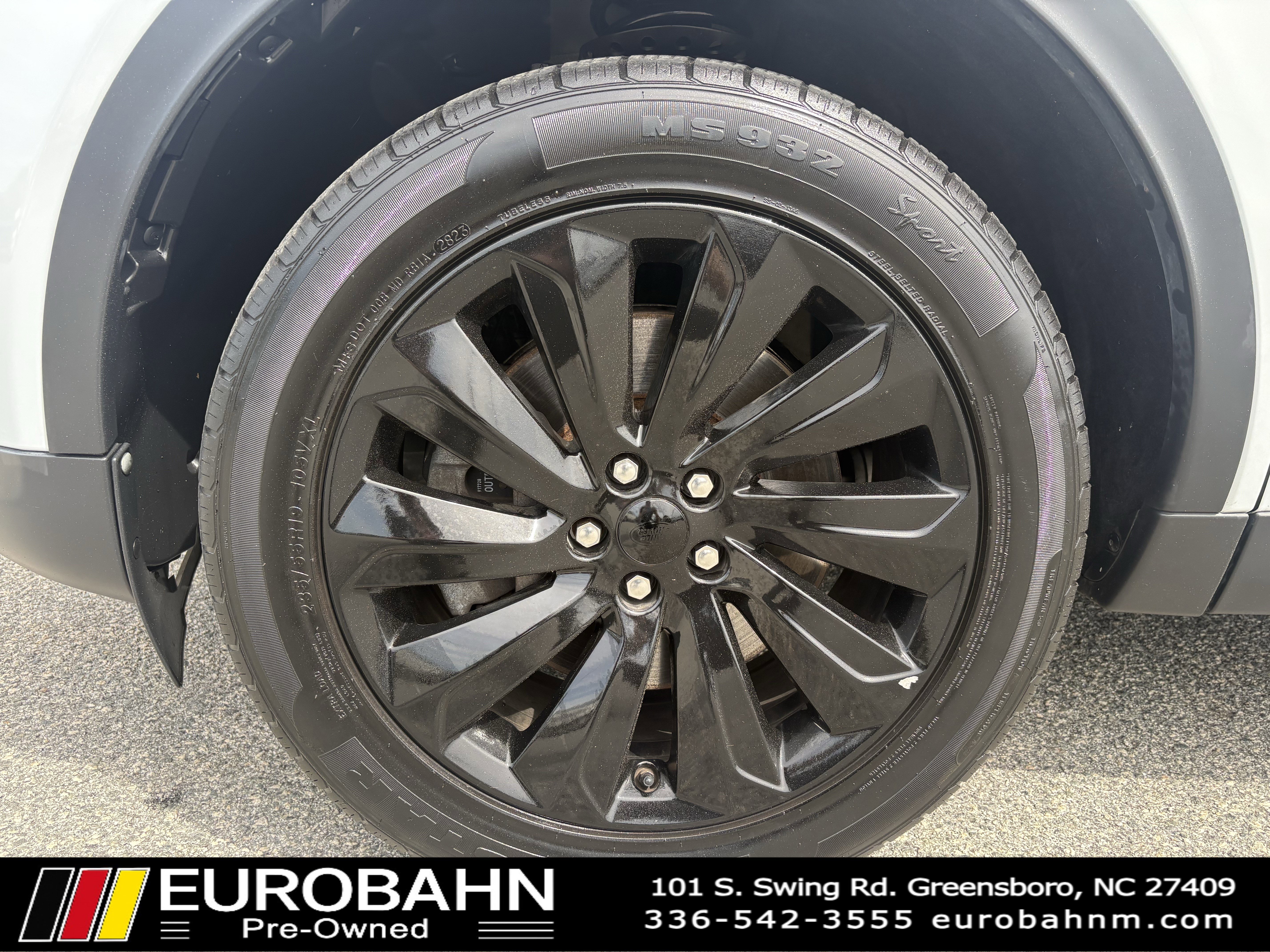 Used 2020 Land Rover Discovery Sport SE image 30