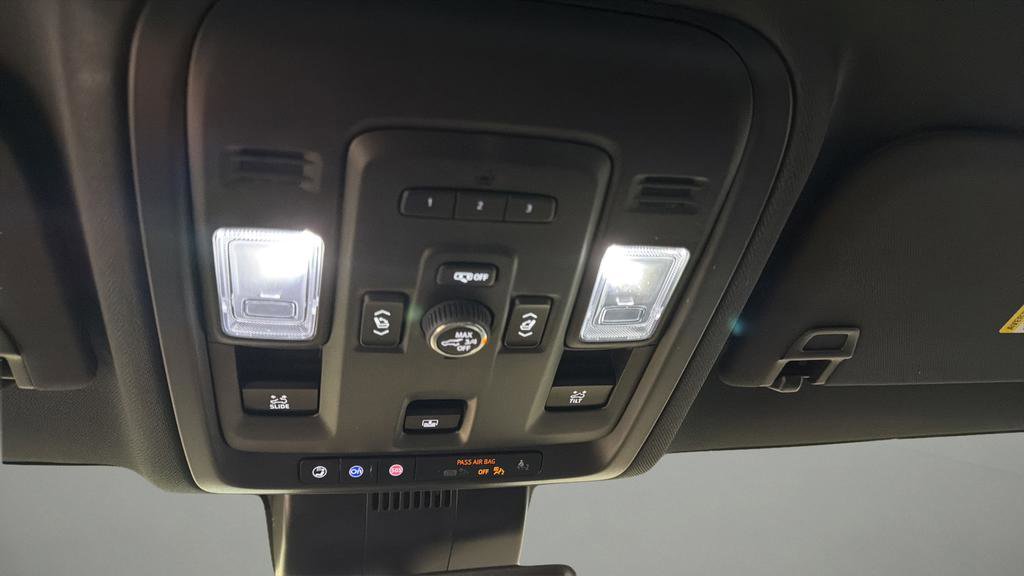 Used 2024 Chevrolet Suburban Z71 w/ Luxury Package image 28