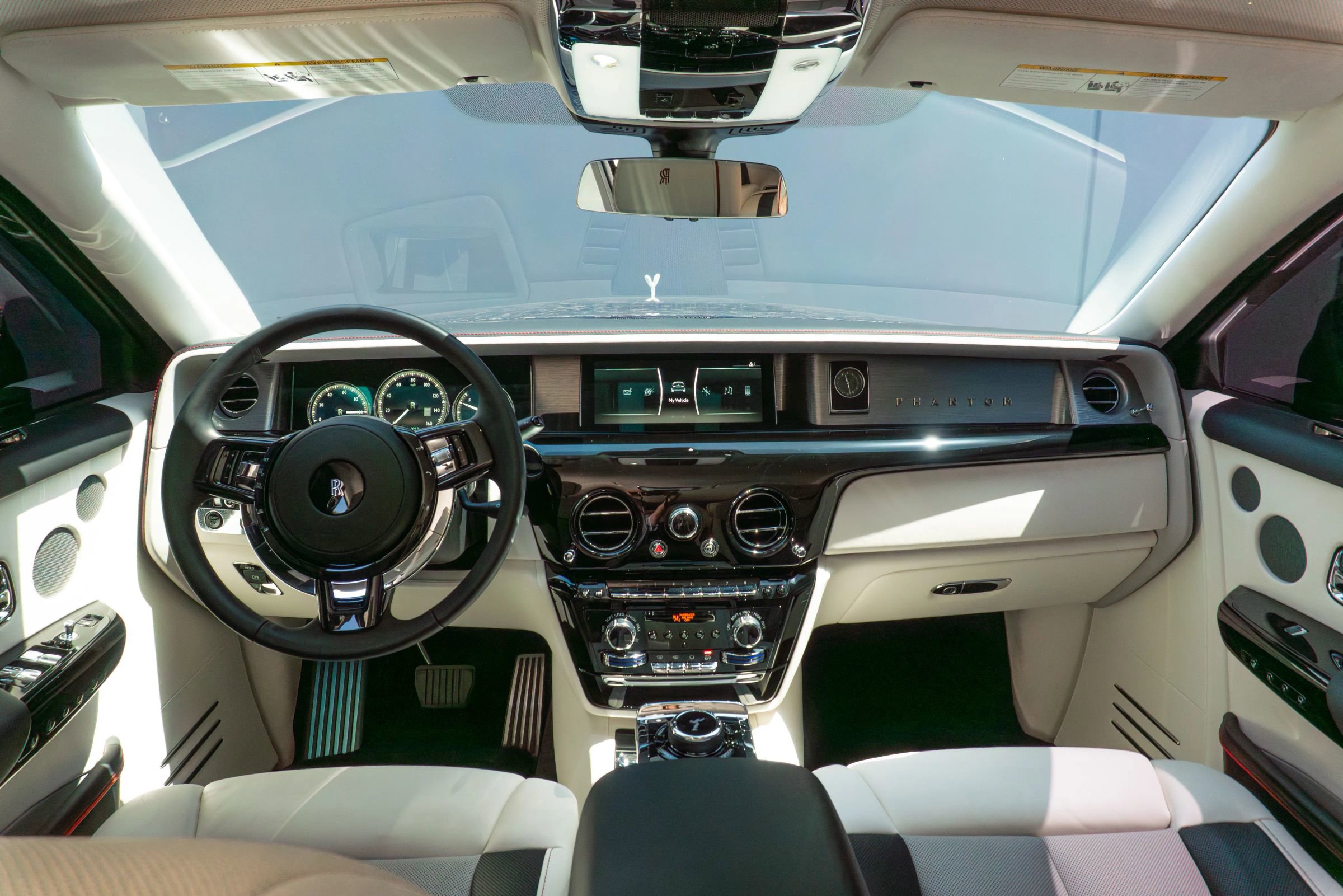 Used 2024 Rolls-Royce Phantom Sedan w/ The Phantom Package RWD image 17