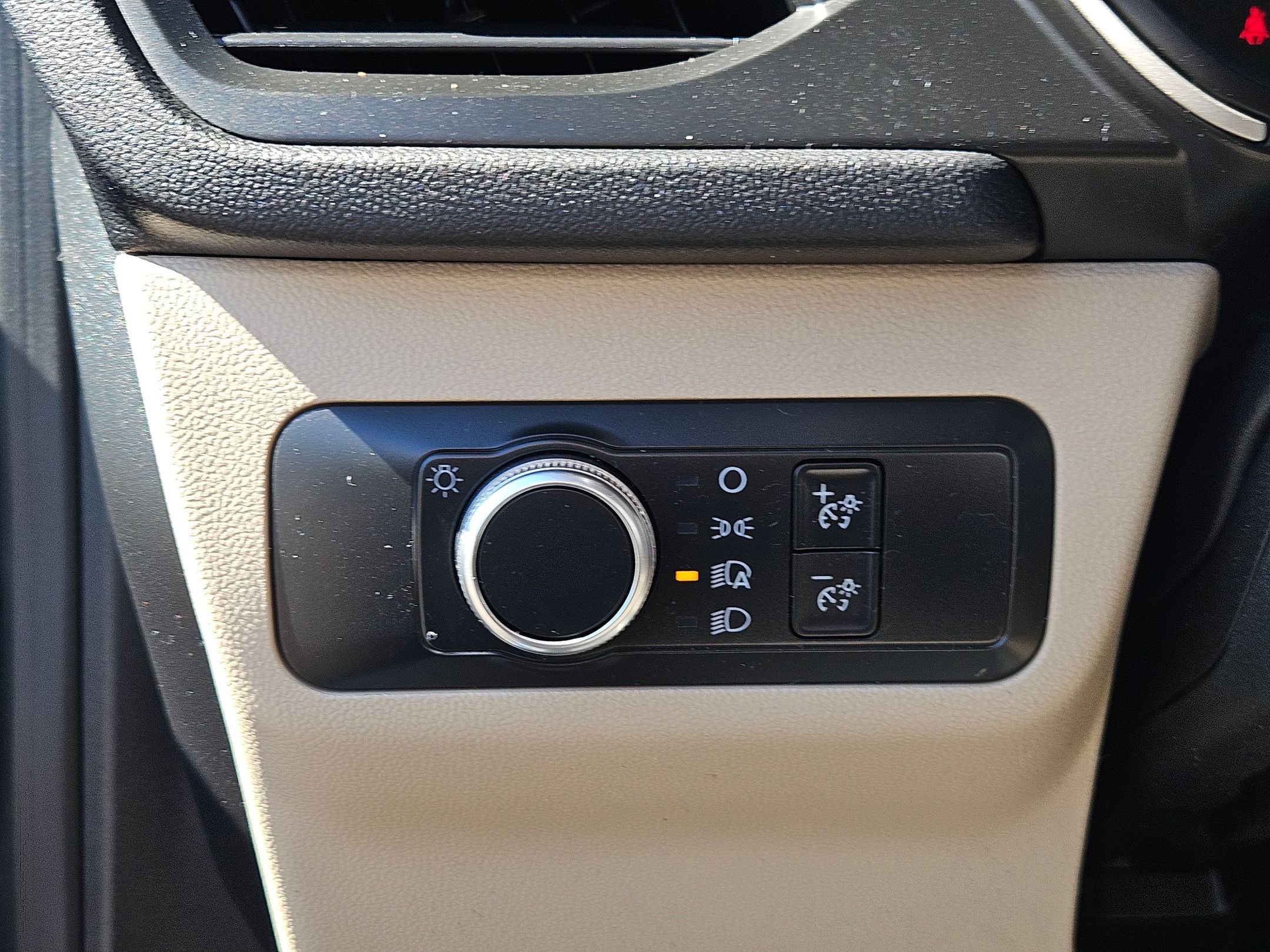 Used 2020 Ford Escape SE image 16